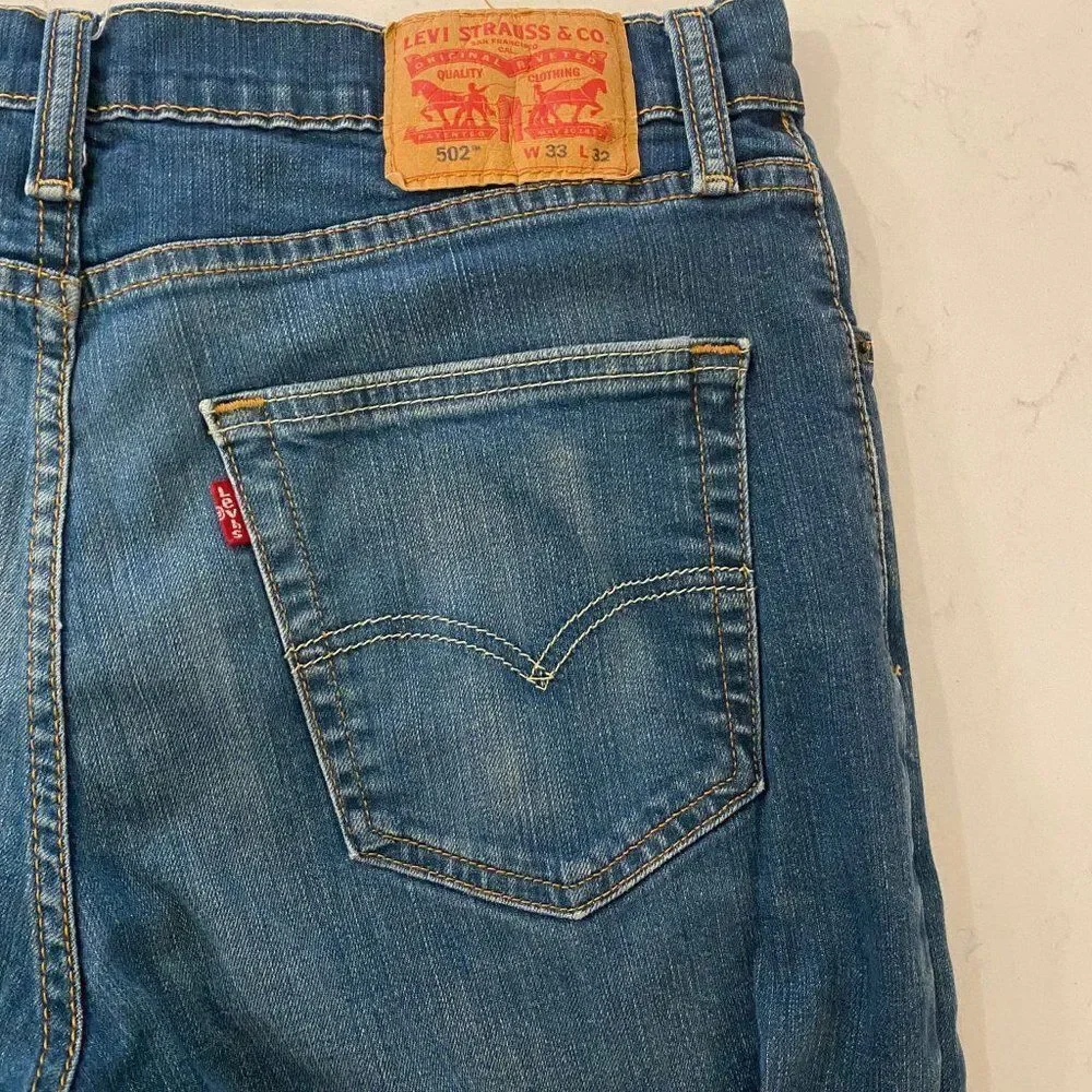 Levi's Jeans Men 33x30.5 Blue Medium Wash Classic 502 Tapered Fit Denim Jeans